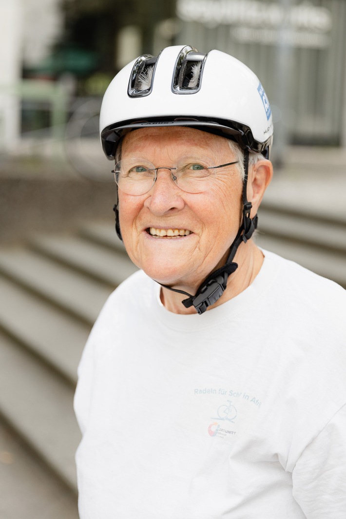 Nur noch 1.440 Kilometer bis zur Erdumrundung | Mit 77 Jahren denkt Rekordradlerin nicht ans Aufhören