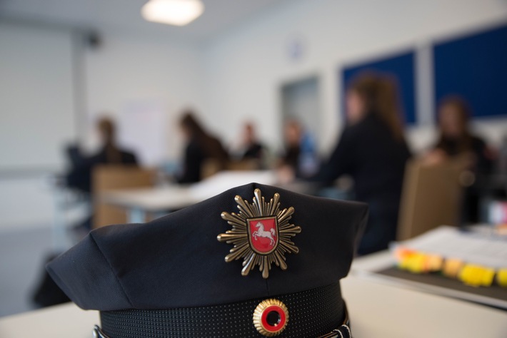 POL-AK NI: Polizeistudium geht neue Wege - Pilotprojekt zur Spezialisierung in Nienburg gestartet