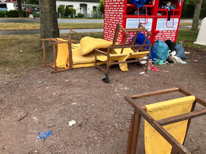 POL-DH: --- Barnstorf - Illegale Abfallentsorgung (Foto) ---
