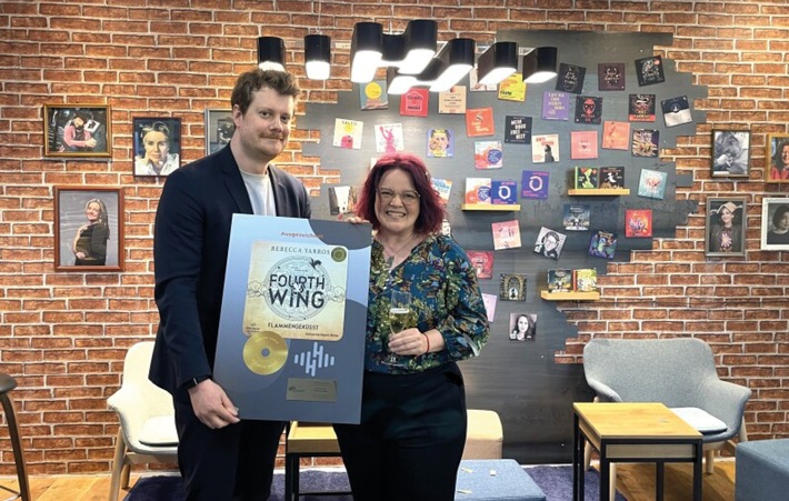 Gold auf der Leipziger Buchmesse: Sprecherin Dagmar Bittner erhält Auszeichnung für »Fourth Wing − Flammengeküsst«