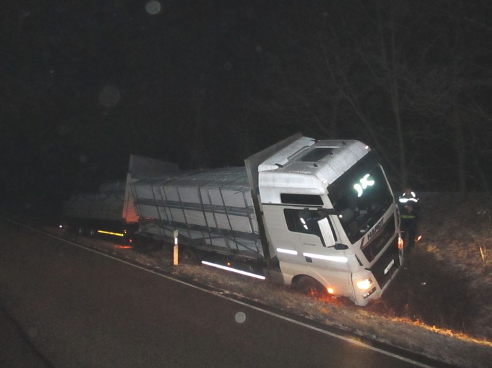 POL-PDPS: Waldfischbach-Burgalben, B 270, Wildunfall mit Folgen