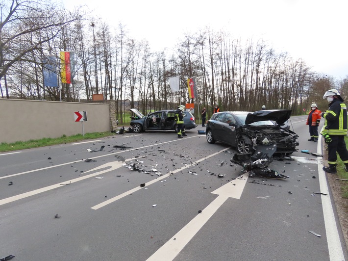 POL-HM: Schwerer Verkehrsunfall in Aerzen