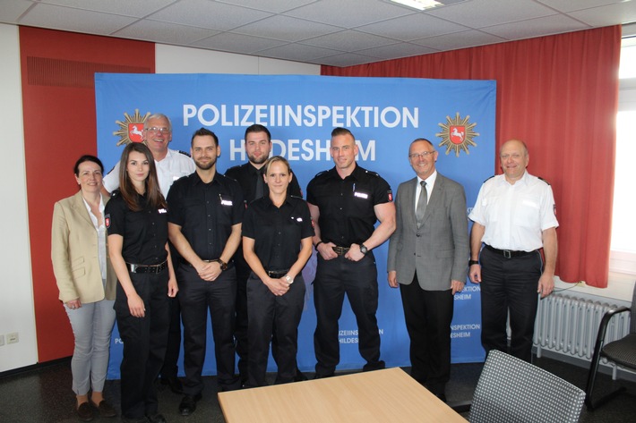 POL-GOE: Polizeipräsident Uwe Lührig belobigt Beamtinnen und Beamten der Polizeiinspektion Hildesheim für Einsatz außerhalb der Dienstzeit