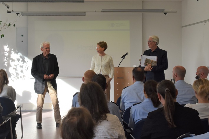 POL-MS: Wanderausstellung &quot;Vergessenen begegnen&quot; macht Halt beim Polizeipräsidium Münster - Aktiver Umgang mit Opfergruppen des Nationalsozialismus sensibilisiert für demokratische Resilienz