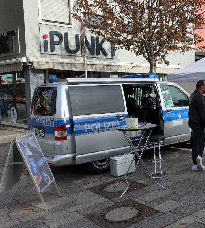 POL-DN: "Riegel vor! Sicher ist sicherer." - Polizei Düren und Verbraucherzentrale informieren auf dem Herbstmarkt über Einbruchschutz