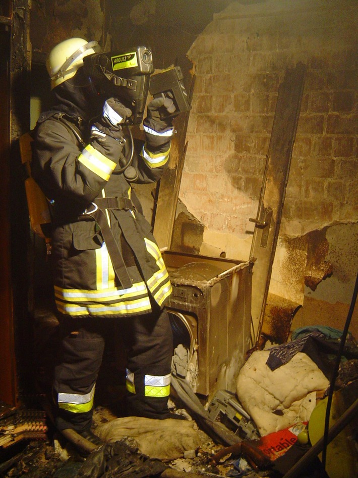 FW-E: Wohnungsbrand in Essen, vier Personen verletzt, zwölf Menschen gerettet