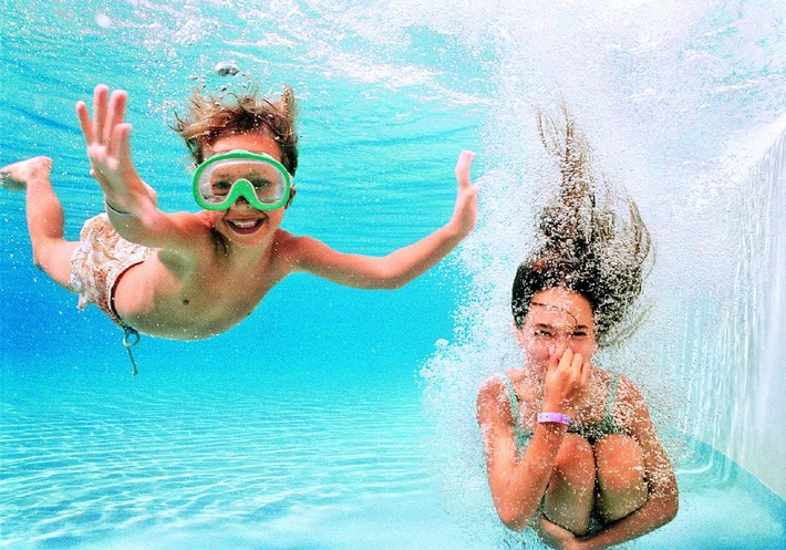 Erfolgreiche Kooperation von alltours und Schwimmschule Sharky wird fortgesetzt / Schwimmkurse für Kinder auf Mallorca, Lanzarote und Fuerteventura