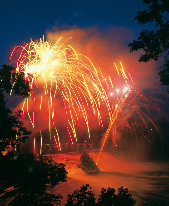 21. August 2010: Riesiges Jubiläums-Feuerwerk am Rheinfall