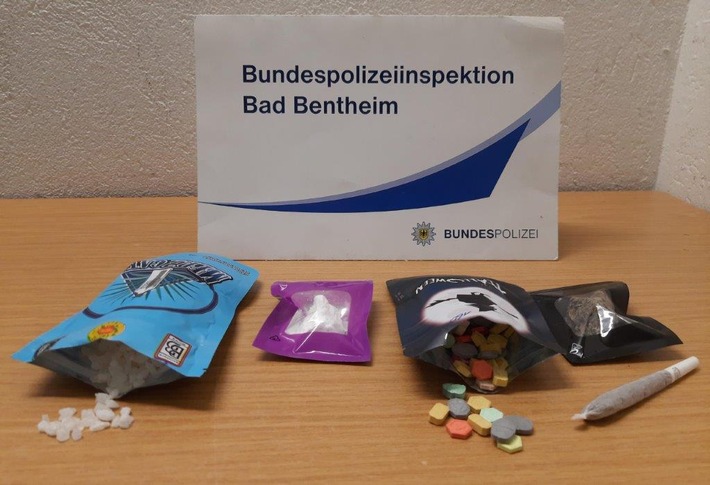 BPOL-BadBentheim: Drogen im Wert von 10.000 Euro im Gepäck / Drogenschmuggler in Untersuchungshaft
