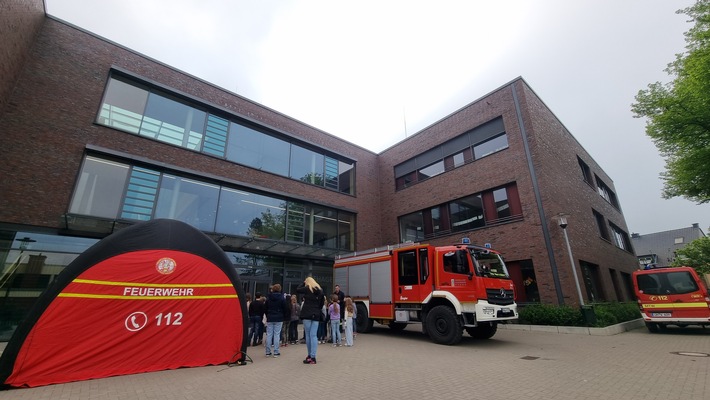 FW-WRN: Brandschutzfrüherziehung in der Werner Wiehagenschule mit der Freiwilligen Feuerwehr Werne