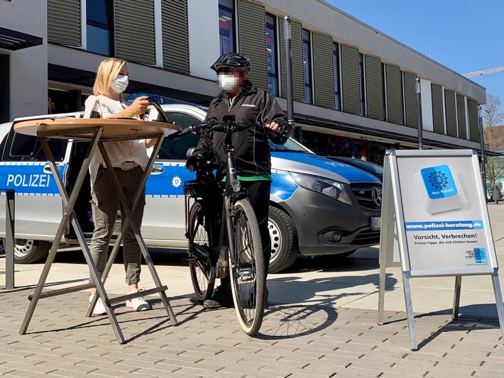 POL-GI: &quot;SICHER! Dein Rad&quot; - Kriminalpolizeiliche Beraterinnen zu Gast beim Hessischen Rundfunk