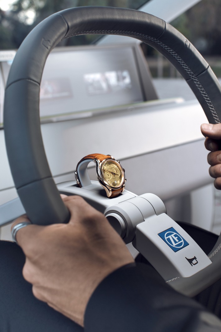 Intelligent, elektrisch, sicher: ZF schafft vernetzte Fahrzeugbasis für Rinspeed "Oasis"