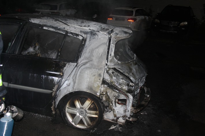 POL-HA: Auto steht in Flammen