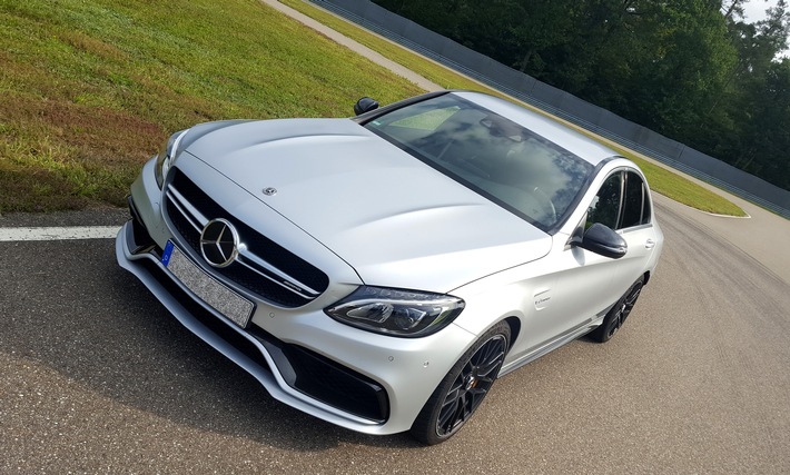 GRIP - Das Motormagazin: "Der neue Alfa Romeo Giulia QV gegen den Mercedes-AMG C 63 S"