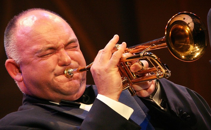Heilsarmee lädt zum Konzert mit dem weltberühmten Trompeter James Morrison