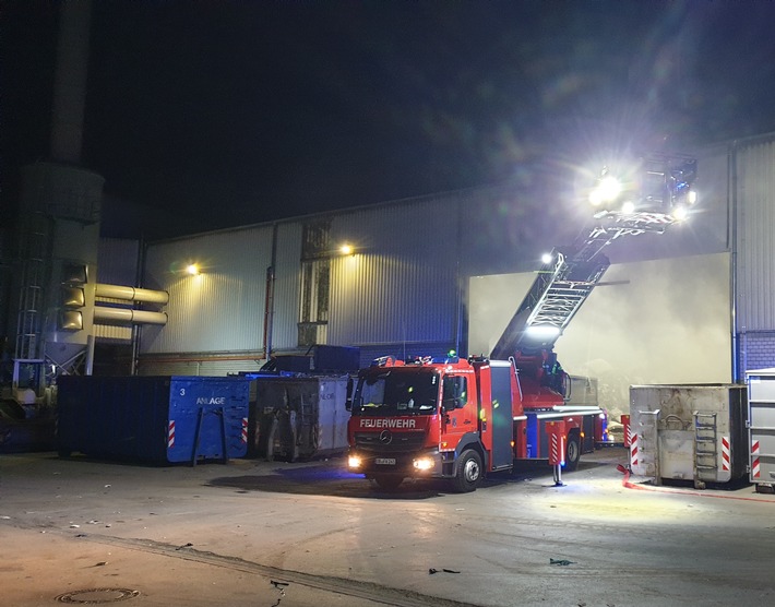 FW-OB: Brand in Recyclingbetrieb