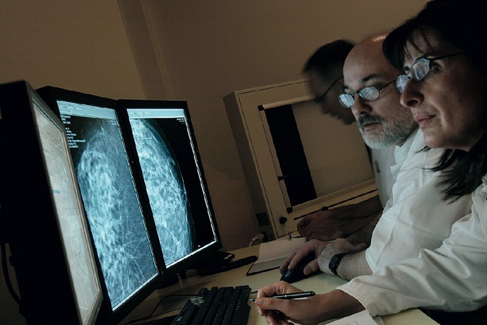 Erster Qualitätsbericht belegt hohen Standard im Mammographie-Screening-Programm (mit Bild)