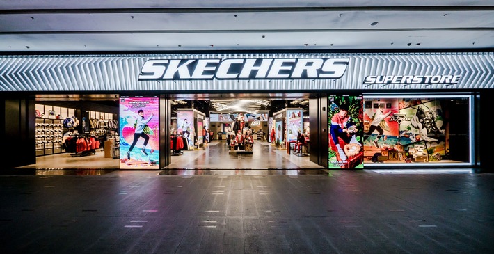 SKECHERS ÜBERTRIFFT MEILENSTEIN VON 3.000 FILIALEN WELTWEIT