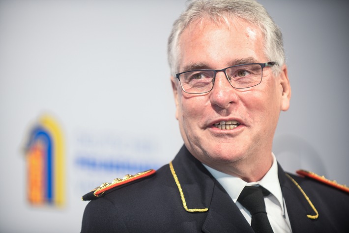Feuerwehren fordern: Zivil- und Katastrophenschutz ist eine gemeinsame Aufgabe / Klare Strukturen, starke Ehrenamt-Förderung und abgestimmte Ressourcen notwendig