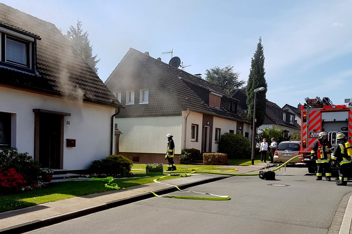 FW-E: Brennt Wäschetrockner im Keller eines Einfamilienhauses, Rauchmelder ausgelöst, keine Verletzten