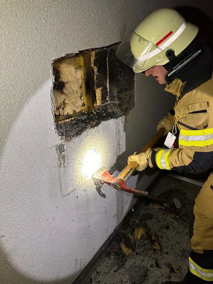 FW Bad Honnef: Unruhiger Jahreswechsel für die Feuerwehr Bad Honnef