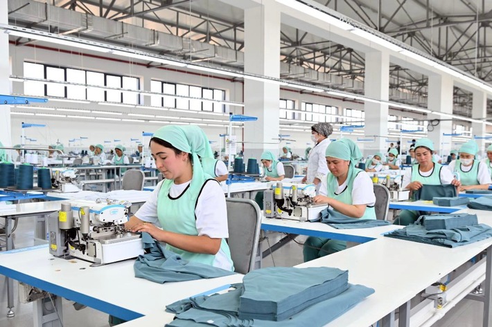 &quot;Weißes Gold&quot;- mit Baumwolle auf Erfolgskurs / Usbekistans Textilindustrie ist drauf und dran, den Weltmarkt zu erobern