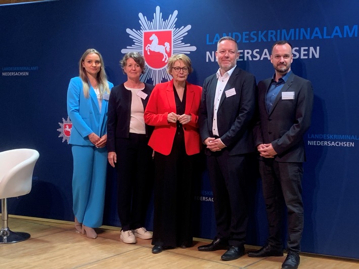 LKA-NI: LKA Symposium: Die (unsichtbare) Macht der Organisierten Kriminalität