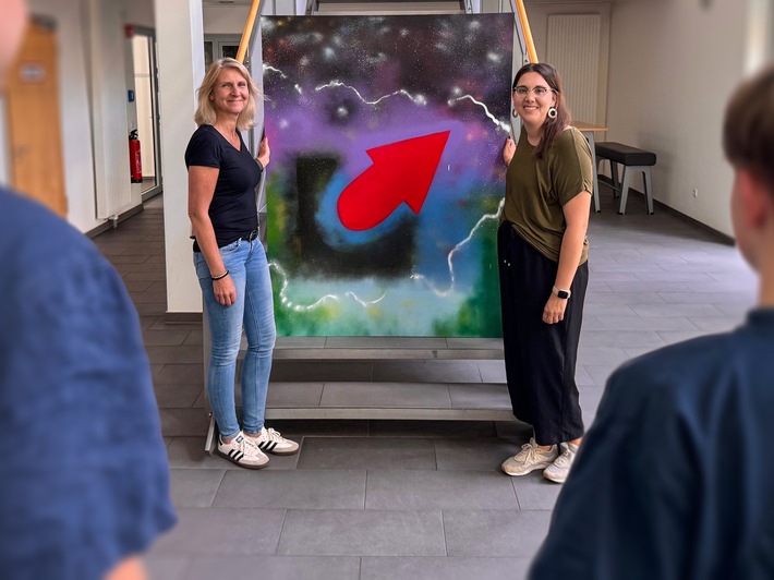 POL-BO: Graffiti im Polizeipräsidium: Kunstwerk der Initiative Kurve kriegen jetzt ausgestellt