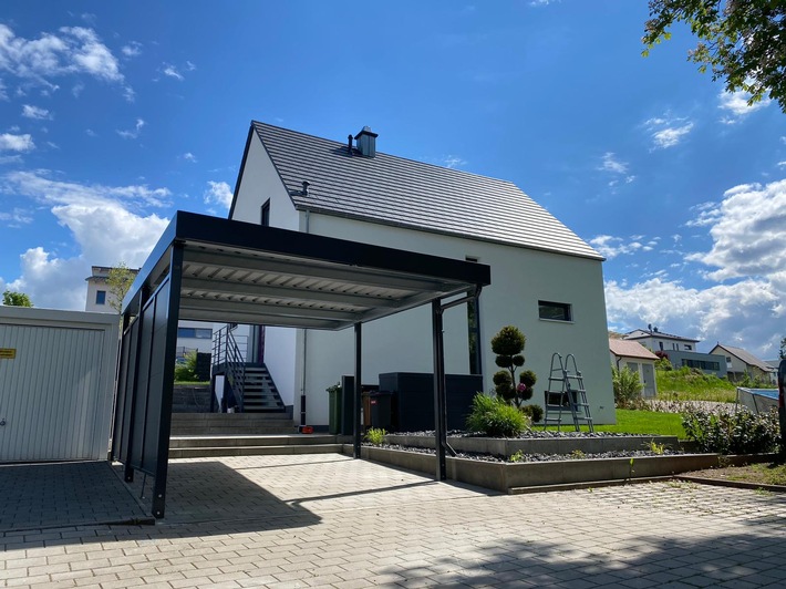 Carport mit transparenter Dacheindeckung München