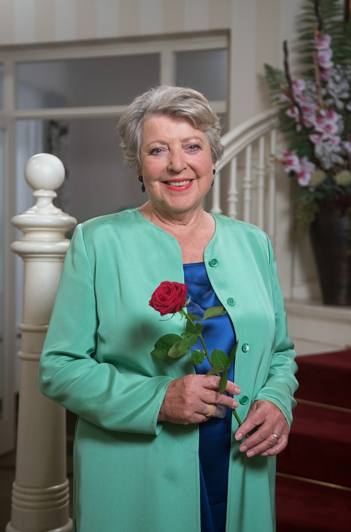 Das Erste / Gastrolle in "Rote Rosen": Marie-Luise Marjan zieht als Frederike Prinzessin zu Lüdecke im "Drei Könige" ein