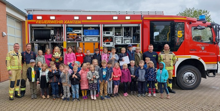 FW Xanten: Brandschutzerziehung beim Löschzug Xanten-Nord