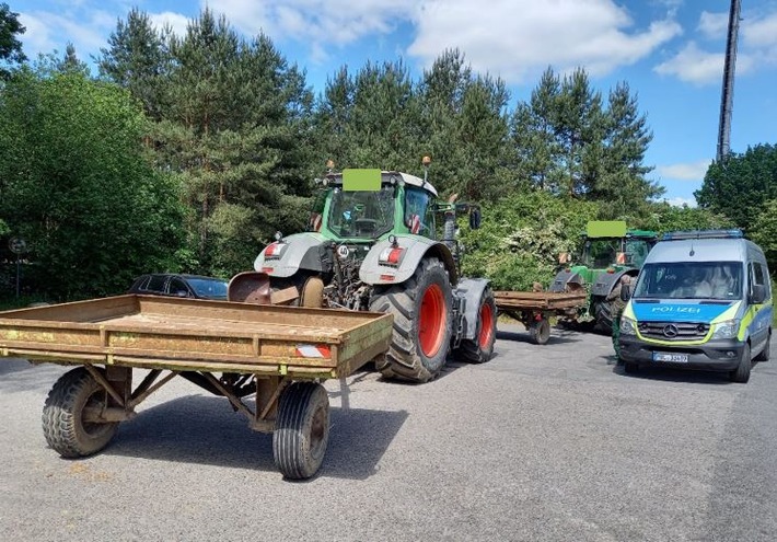 POL-NB: Kontrolle zweier landwirtschaftlichen Gespanne - Weiterfahrt untersagt