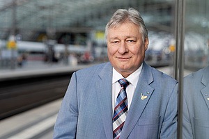 EVG-Chef Burkert fordert von der DB AG 5.500 Azubis für 2024