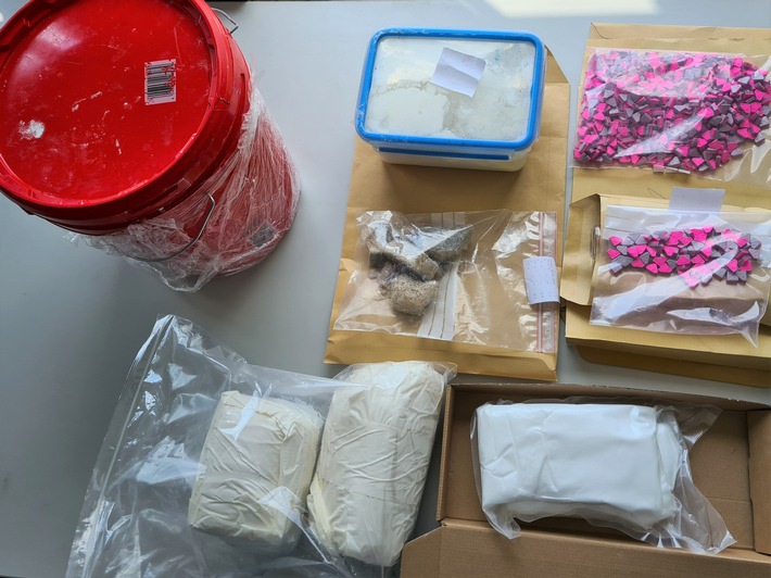 POL-KR: 6,5 Kilogramm Amphetamin: Drogenfahnder nehmen Händler fest | Gemeinsame Pressemitteilung von Polizei und Staatsanwaltschaft Krefeld