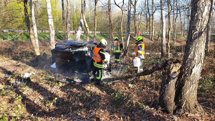 FW-OB: Schwerer Verkehrsunfall im Autobahnkreuz Oberhausen