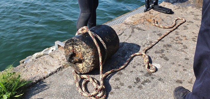 POL-WHV: Undefinierbarer Fund im Banter See zog einen Tauchereinsatz nach sich - Bergung erfolgte am heutigen Vormittag