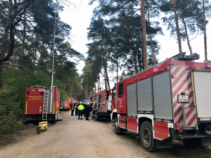 FW-MH: Feuerwehr Mülheim im Einsatz beim Waldbrand im deutsch-niederländischen Grenzgebiet.