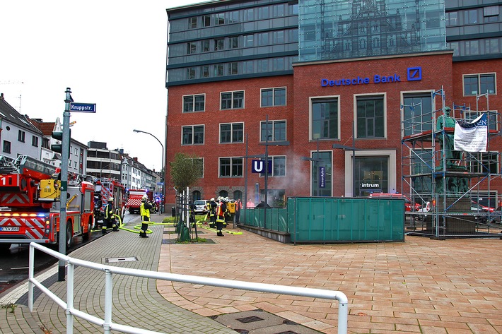 FW-E: Rauchentwicklung aus U-Bahn-Schacht Bismarckplatz