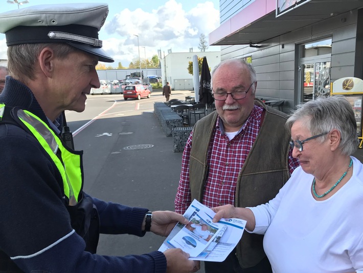 POL-BN: Warnung vor falschen Beamten am Telefon / Polizei informierte vor Ort