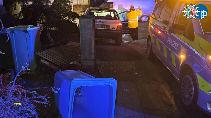 POL-OB: Zusammenstoß zwischen zwei Fahrzeugen - Pkw landet im Vorgarten