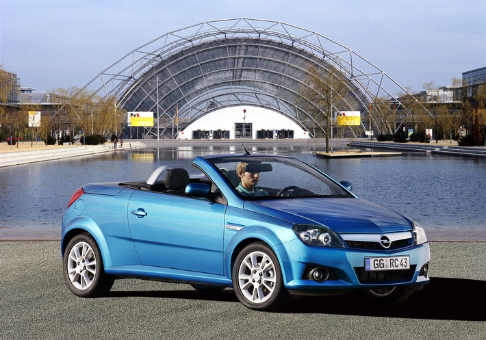 14. Auto Mobil International (AMI) Leipzig / Deutschland-Premiere für Opel Tigra TwinTop