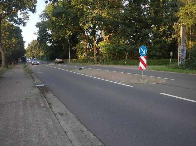 POL-ROW: ++ 68-Jähriger bei Unfall verletzt ++ Missglücktes Wendemanöver - Pkw kollidiert mit Lkw-Anhängergespann ++ Wem gehören die Fahrräder - Polizei bittet um Hinweise ++