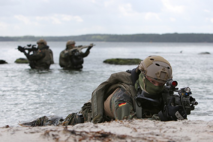 Kampfschwimmer Hafensicherung 009.jpg