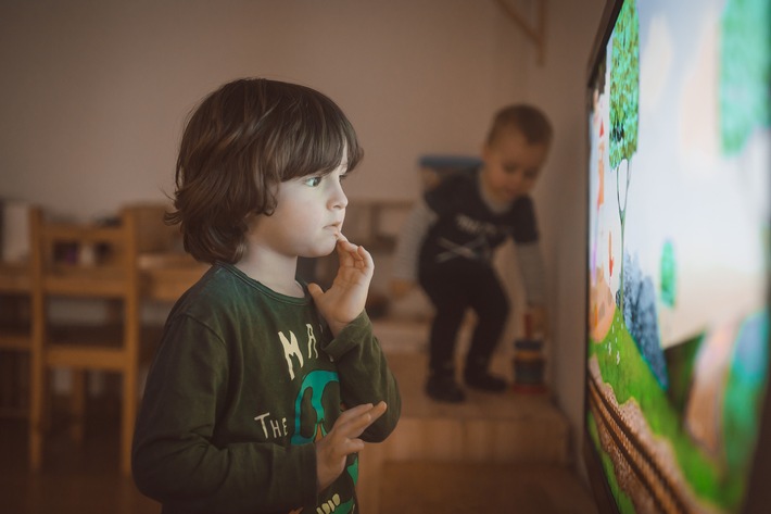 forsa-Umfrage zum Medienkonsum von Kindern: Kinder nutzen das Fernsehen vor allem aus Langeweile / Eltern haben häufig ein schlechtes Gewissen