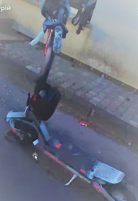 POL-PDTR: E-Scooter am Freibad entwendet