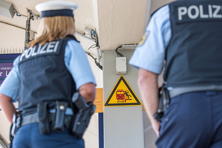 BPOL NRW: Beleidigungen, Bedrohungen und tätlicher Angriff: Bundespolizei stellt Aggressor