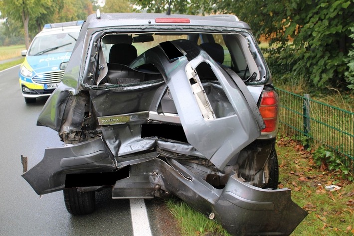 POL-MI: Zwei Autos haben nach Unfall nur noch Schrottwert
