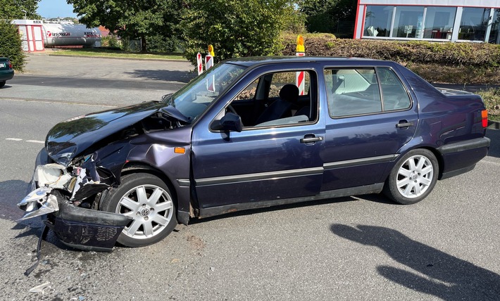 POL-HX: Schwere Verkehrsunfall zwischen Motorrad und Pkw - Rettungshubschrauber im Einsatz