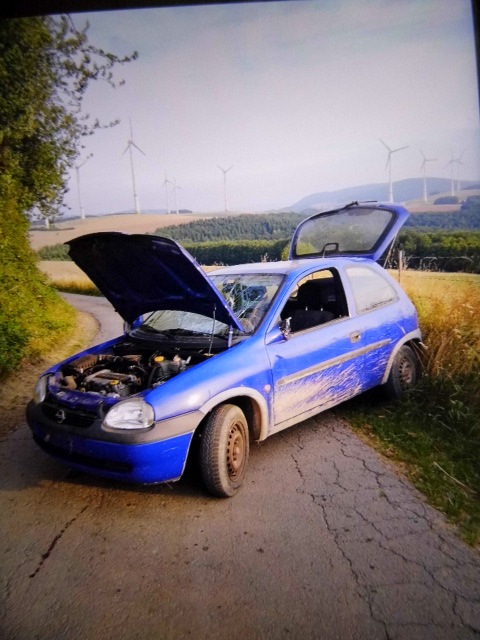 POL-PPWP: Unfall gebaut - Auto stehen gelassen