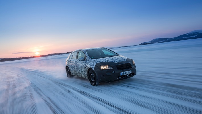 Neuer Opel Astra: Gut getarnt ist halb gewonnen (FOTO)